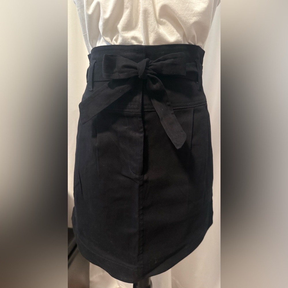 *NWT* Stylish, Stretchy Black Tie-Waist Skirt